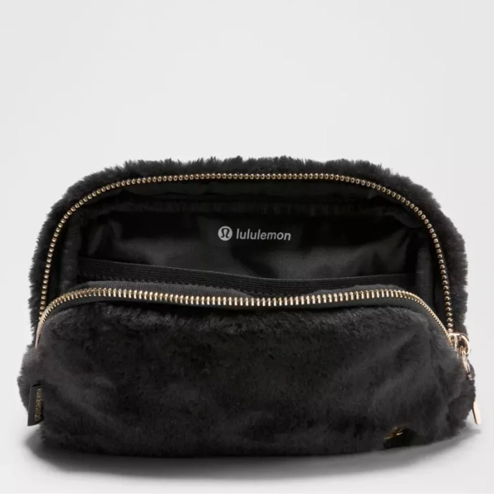 Lululemon Everywhere Belt Bag Plush Fleece